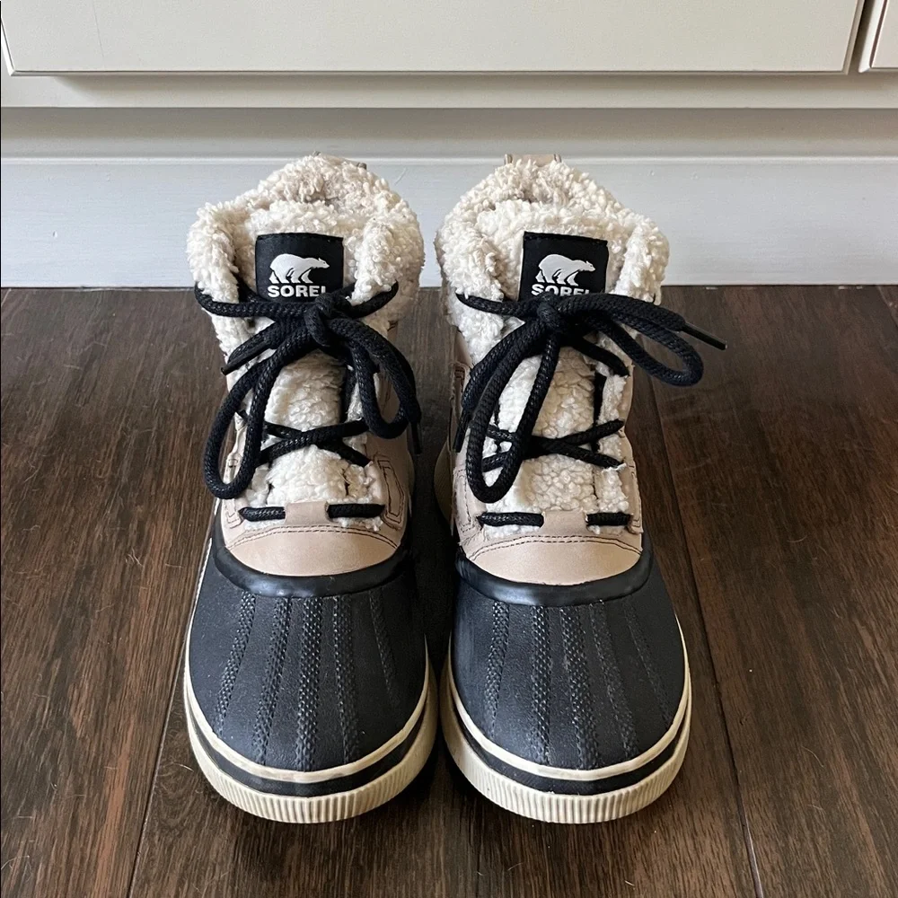 Like New! SOREL OUT N ABOUT™ IV Chillz Women's Waterproof Boots